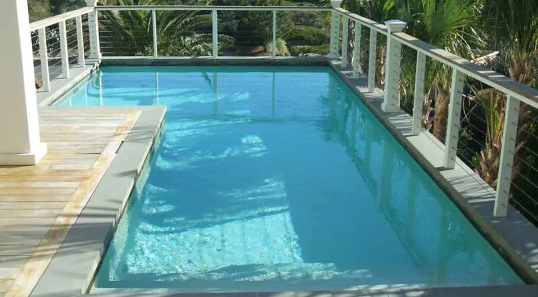 Pool with a Bone glass-bead finish, rectangular pool with soft, bright water