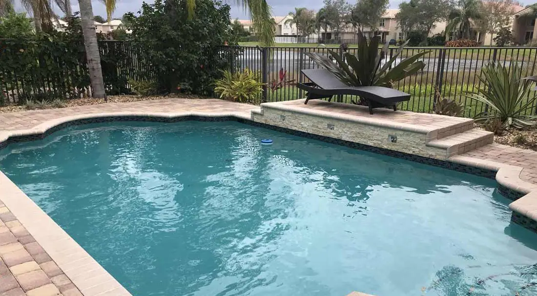 Pool with a Emerald Sea glass-bead finish, pool with a natural green-blue lagoon look